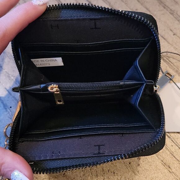 Black and gold necklace wallet by Halston NWT 🖤 - Picture 4 of 10